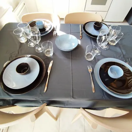 En Centre-ville. * Saint-Pierre-en-Auge