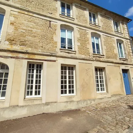 En Centre-ville. * Saint-Pierre-en-Auge