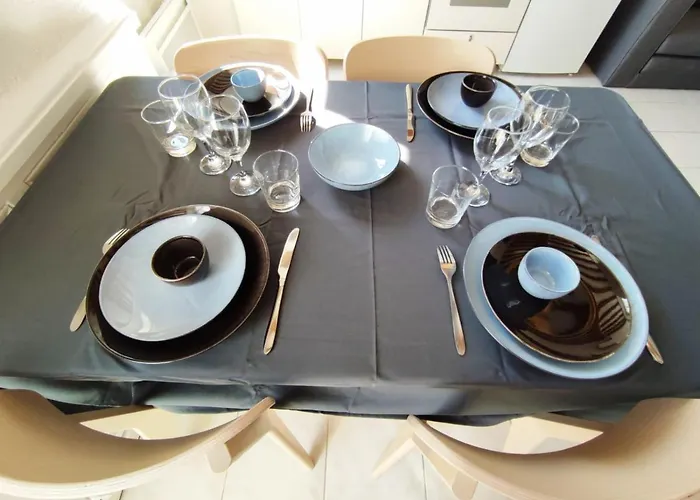 En Centre-ville. * Saint-Pierre-en-Auge