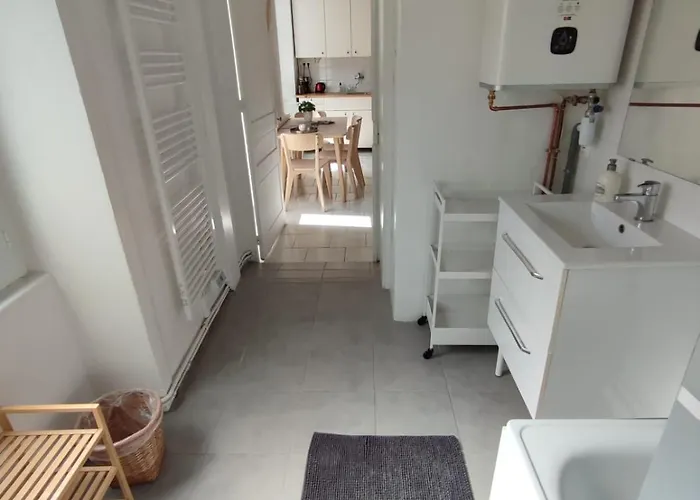 En Centre-ville. * Saint-Pierre-en-Auge